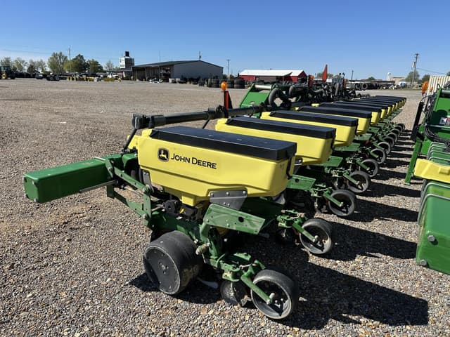 Image of John Deere 1725 equipment image 1