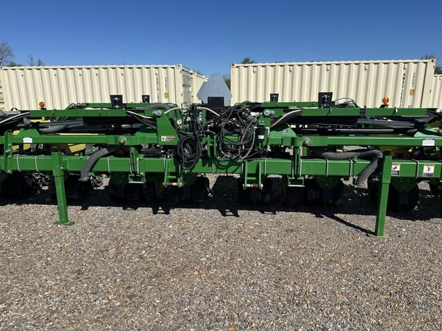 Image of John Deere 1725 equipment image 2