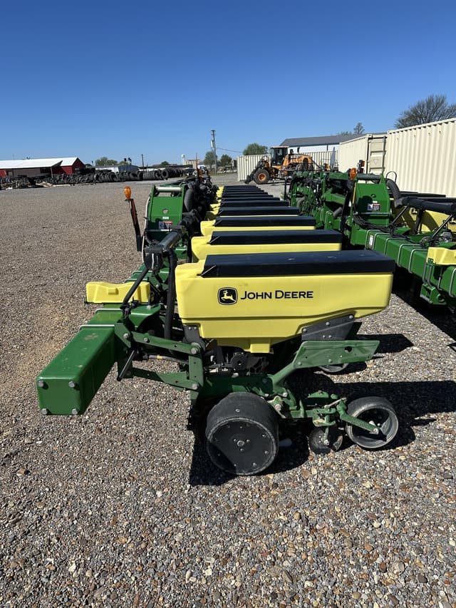 Image of John Deere 1725 equipment image 3