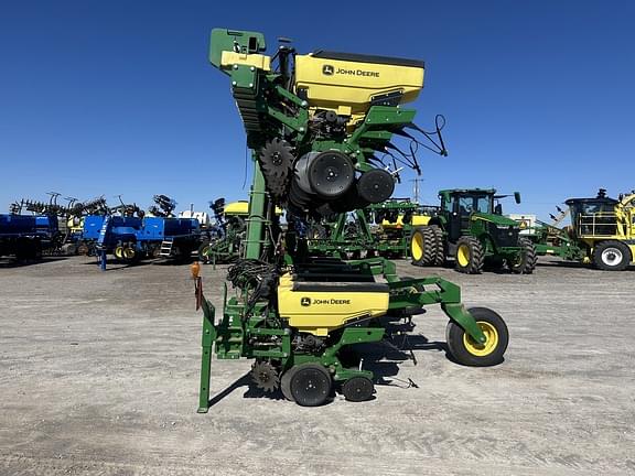 Image of John Deere 1725 equipment image 1