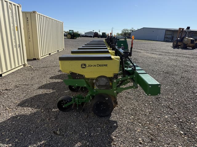 Image of John Deere 1725 equipment image 3
