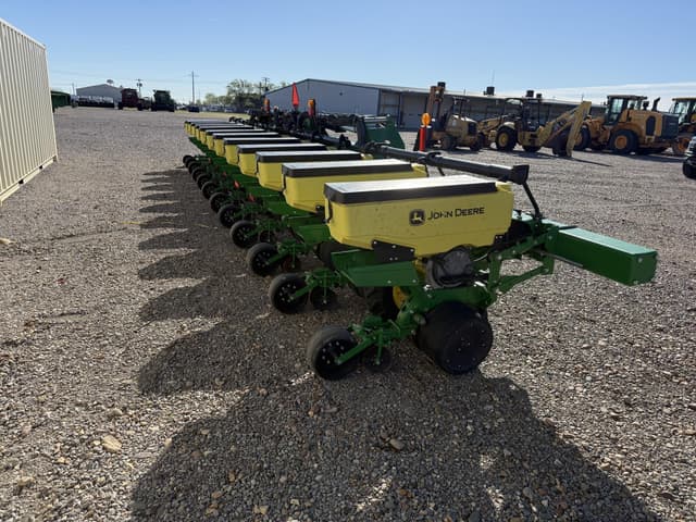 Image of John Deere 1725 equipment image 1