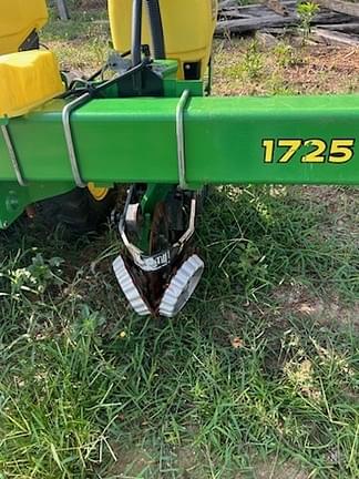 Image of John Deere 1725 equipment image 4