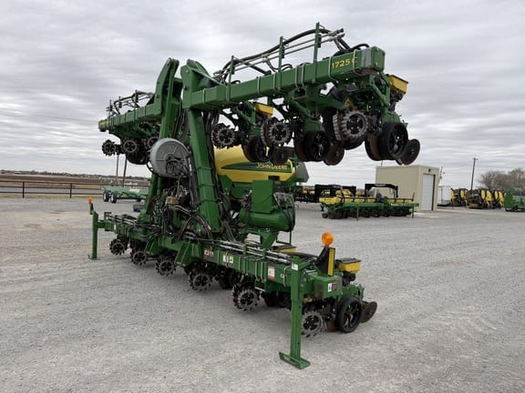2020 John Deere 1725 Equipment Image0