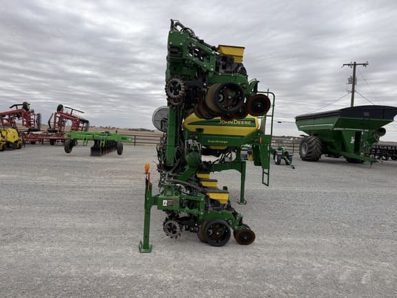 Image of John Deere 1725 equipment image 1