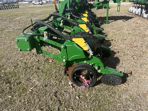 Image of John Deere 1725C equipment image 3