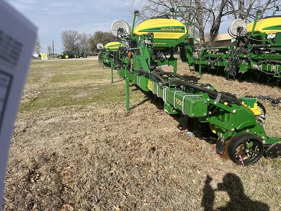 Image of John Deere 1725C equipment image 4