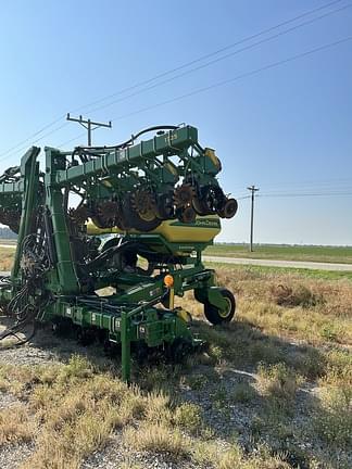 Image of John Deere 1725C equipment image 1