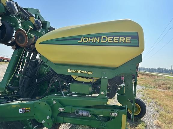 Image of John Deere 1725C equipment image 4