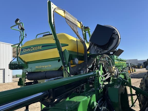 Image of John Deere 1720 equipment image 3