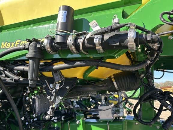 Image of John Deere 1720 equipment image 4