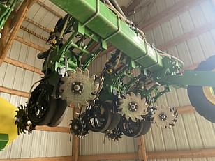 Main image John Deere 1725 37