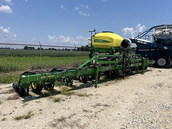 Image of John Deere DR12X equipment image 1
