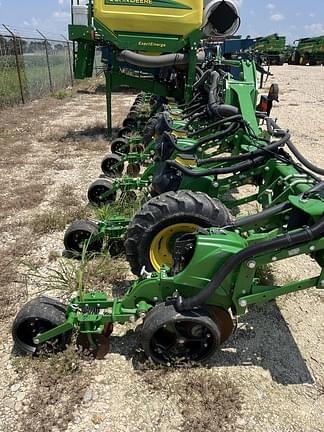 Image of John Deere DR12X equipment image 1