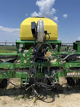 Image of John Deere DR12X equipment image 2