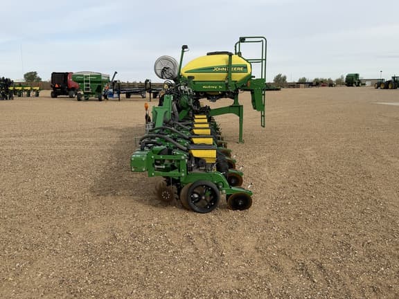 Image of John Deere 1725 equipment image 1