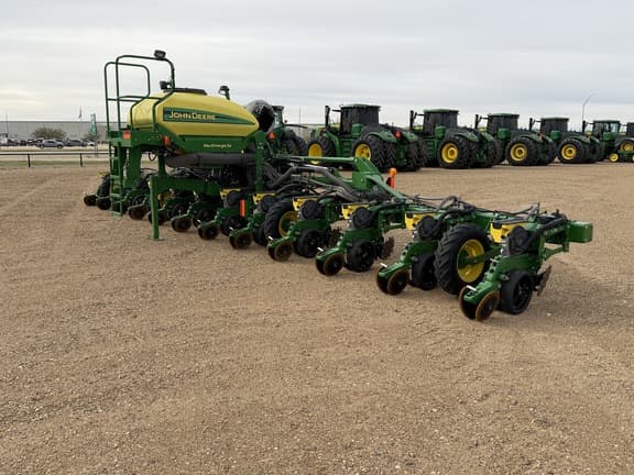 Image of John Deere 1725 equipment image 4