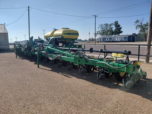 Image of John Deere 1725 equipment image 3