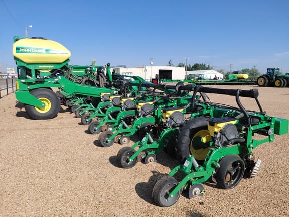 Image of John Deere 1725 equipment image 1