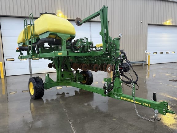 2020 John Deere 1745 Equipment Image0