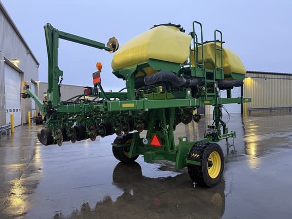 Image of John Deere 1745 equipment image 2