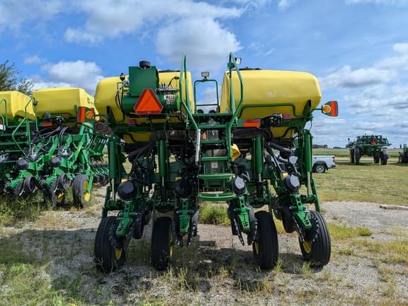 Image of John Deere 1770 equipment image 4