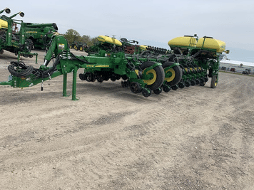 Main image John Deere 1775