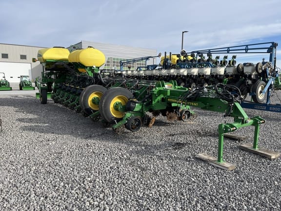 2020 John Deere 1775 Equipment Image0