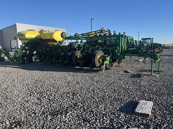 Image of John Deere 1775 equipment image 4