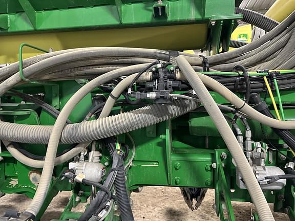 Image of John Deere 1775 equipment image 4