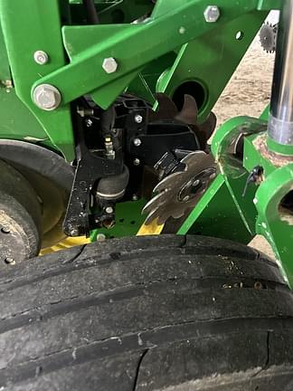 Image of John Deere 1775 equipment image 3