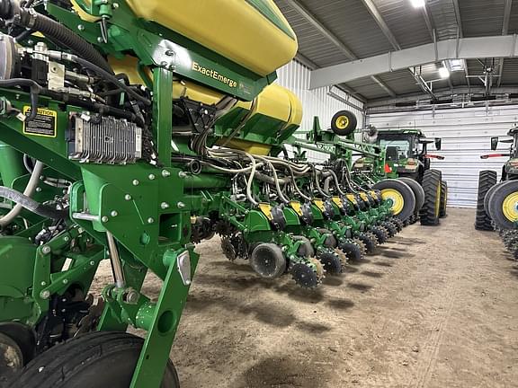 Image of John Deere 1775 Primary image