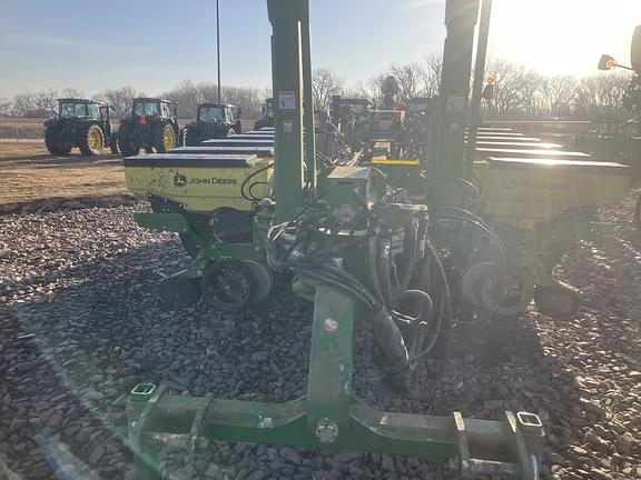 Image of John Deere 1775 equipment image 3