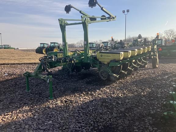 Image of John Deere 1775 equipment image 2