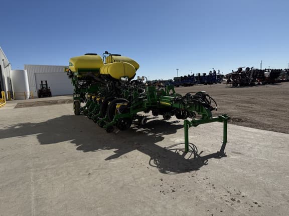 Image of John Deere 1775 equipment image 4