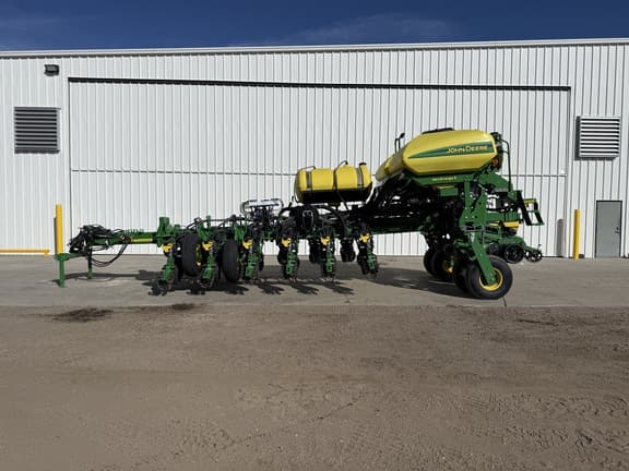 Image of John Deere 1775 equipment image 1