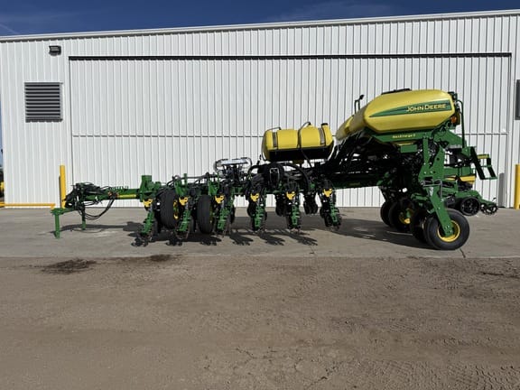 2020 John Deere 1775 Equipment Image0