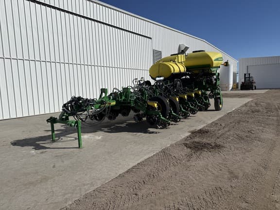 Image of John Deere 1775 equipment image 2