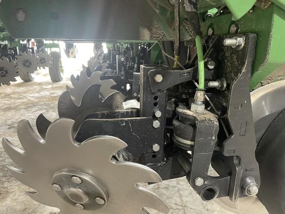 Image of John Deere 1775 equipment image 2