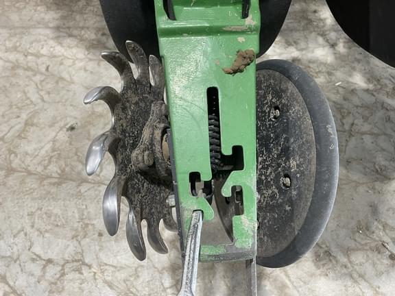 Image of John Deere 1775 equipment image 4