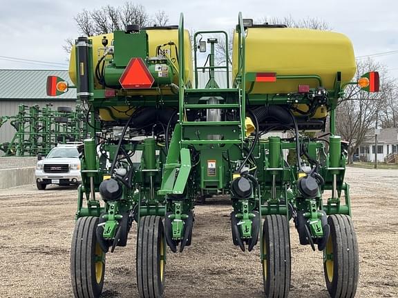 Image of John Deere 1775 equipment image 2