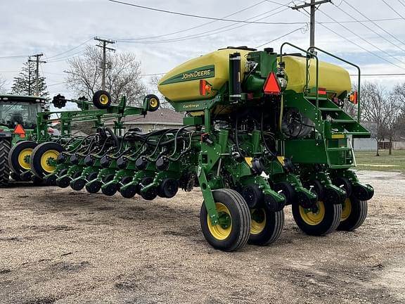 Image of John Deere 1775 equipment image 1