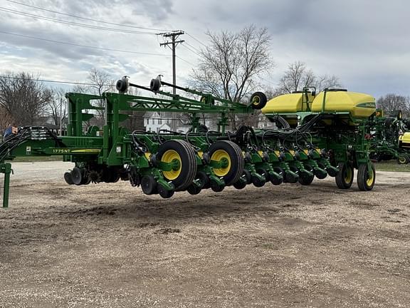 Image of John Deere 1775 equipment image 4
