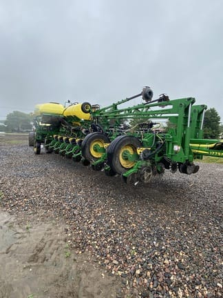 2020 John Deere 1775 Equipment Image0