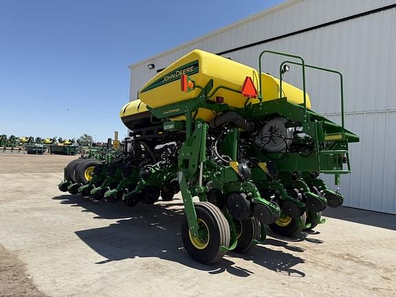 Image of John Deere 1775 equipment image 4
