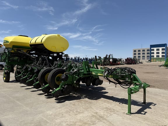 2020 John Deere 1775 Equipment Image0
