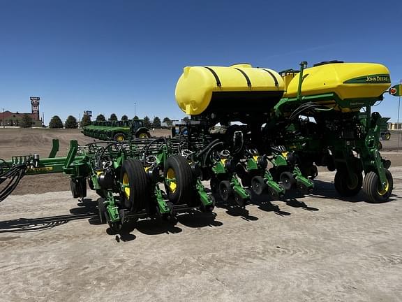 Image of John Deere 1775 Primary image