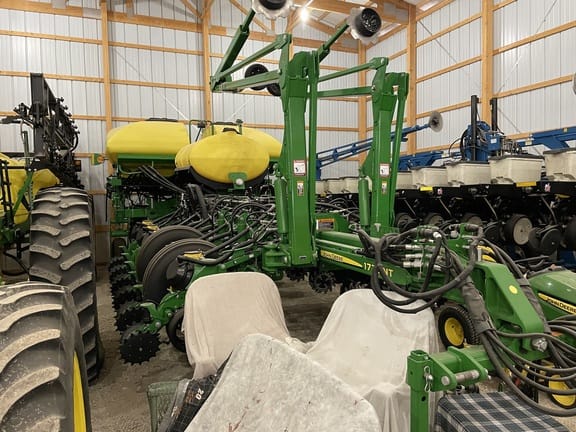 Main image John Deere 1775