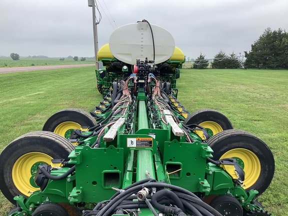 Image of John Deere 1775 equipment image 1