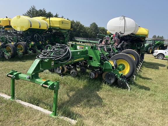Image of John Deere 1775 Primary image